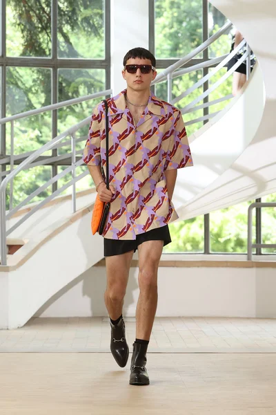 Look 15